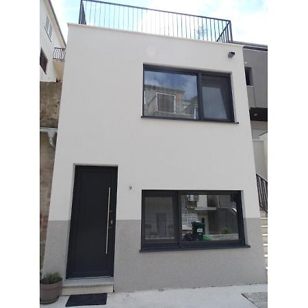 Modern Small House With A Terrace 스플리트 외부 사진