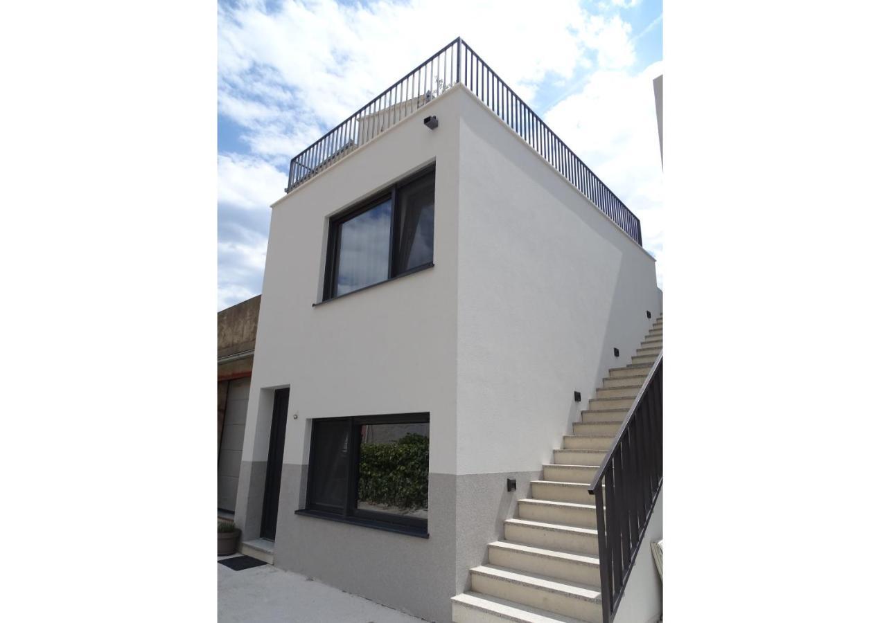 Modern Small House With A Terrace 스플리트 외부 사진