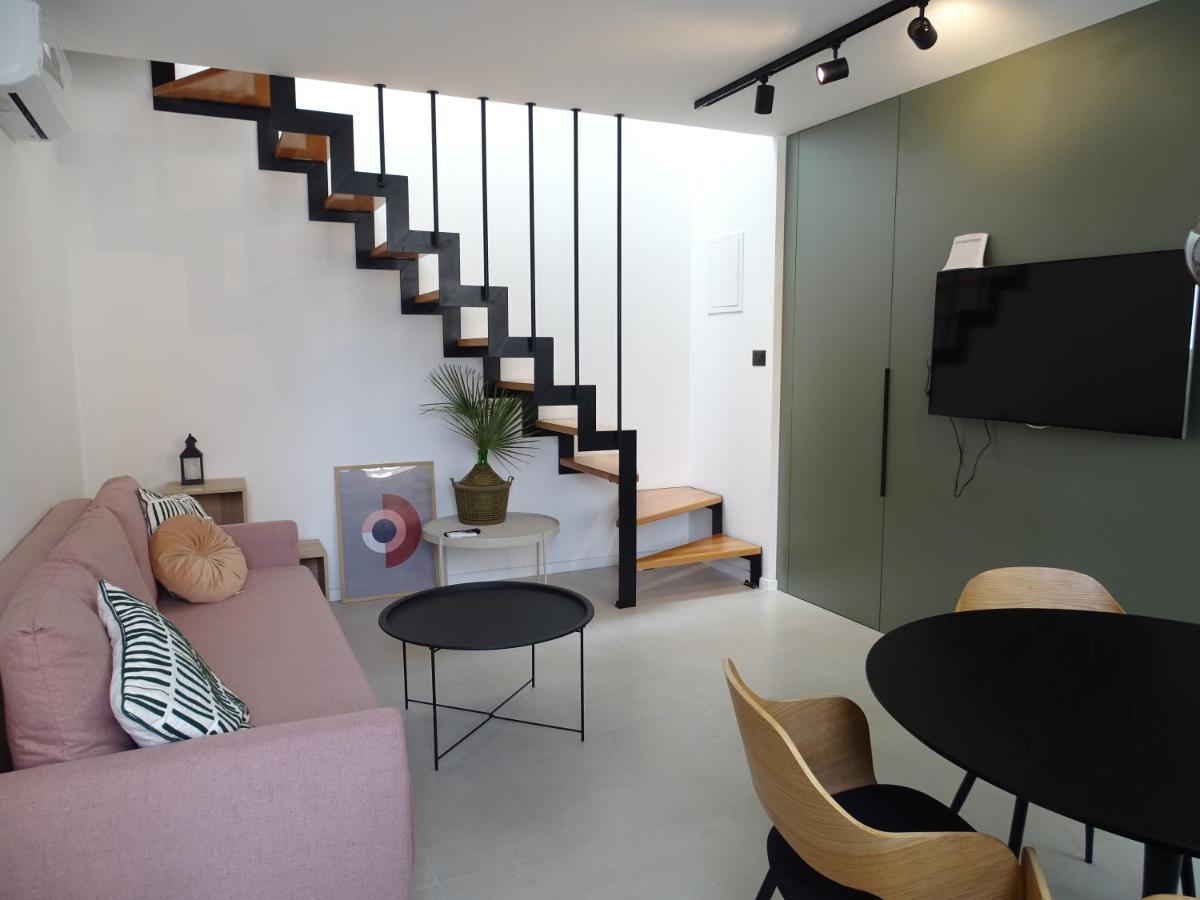 Modern Small House With A Terrace 스플리트 외부 사진