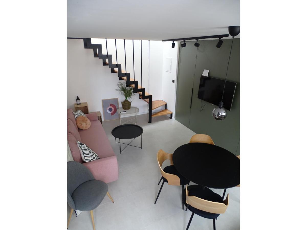 Modern Small House With A Terrace 스플리트 외부 사진