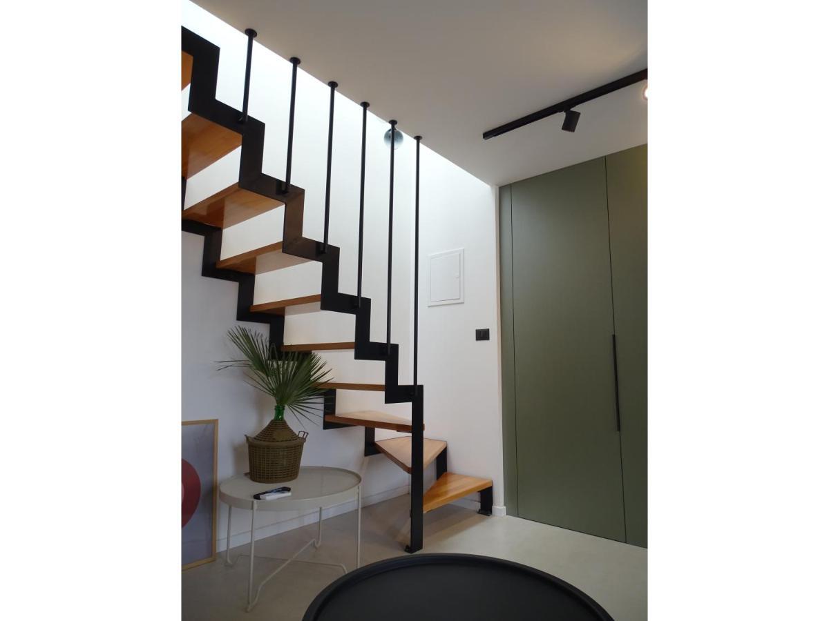 Modern Small House With A Terrace 스플리트 외부 사진