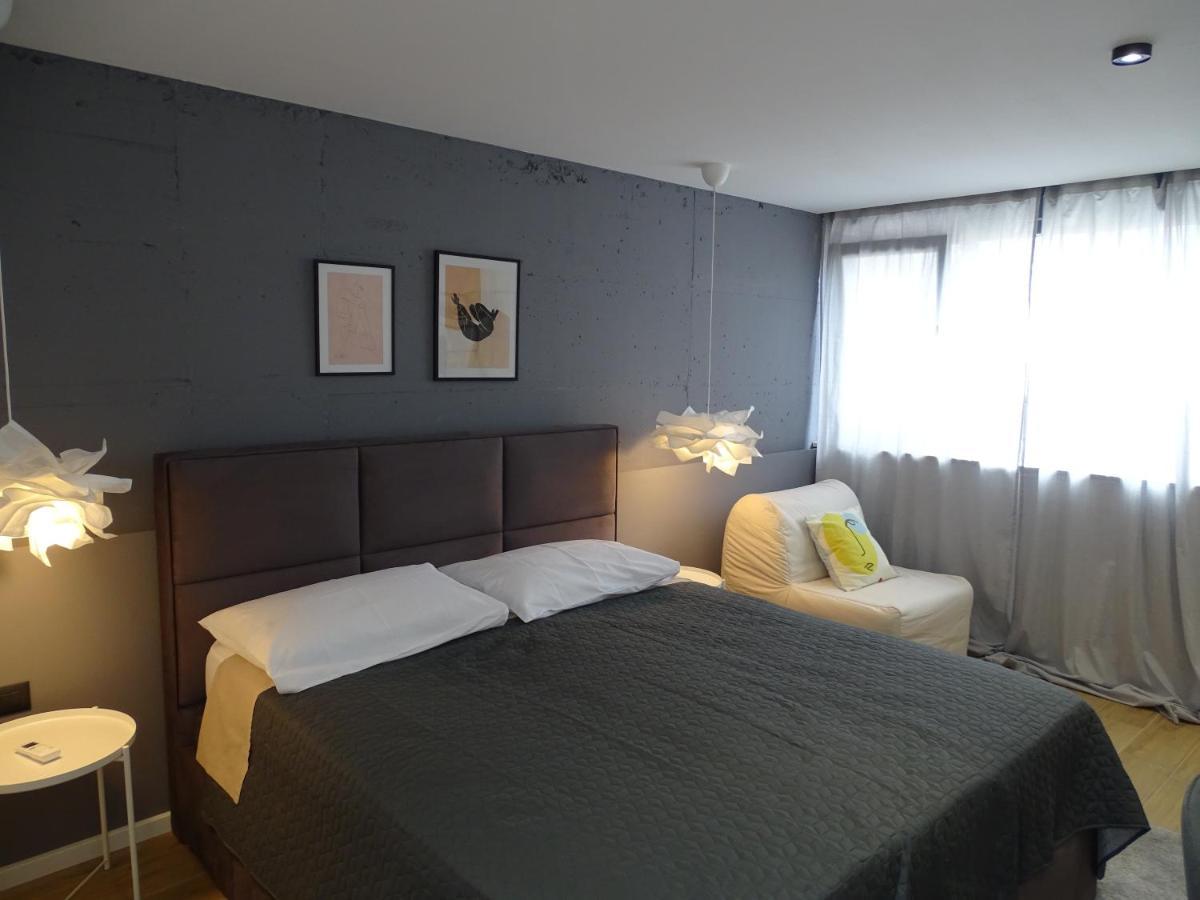 Modern Small House With A Terrace 스플리트 외부 사진