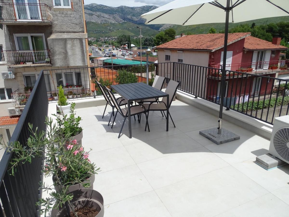 Modern Small House With A Terrace 스플리트 외부 사진